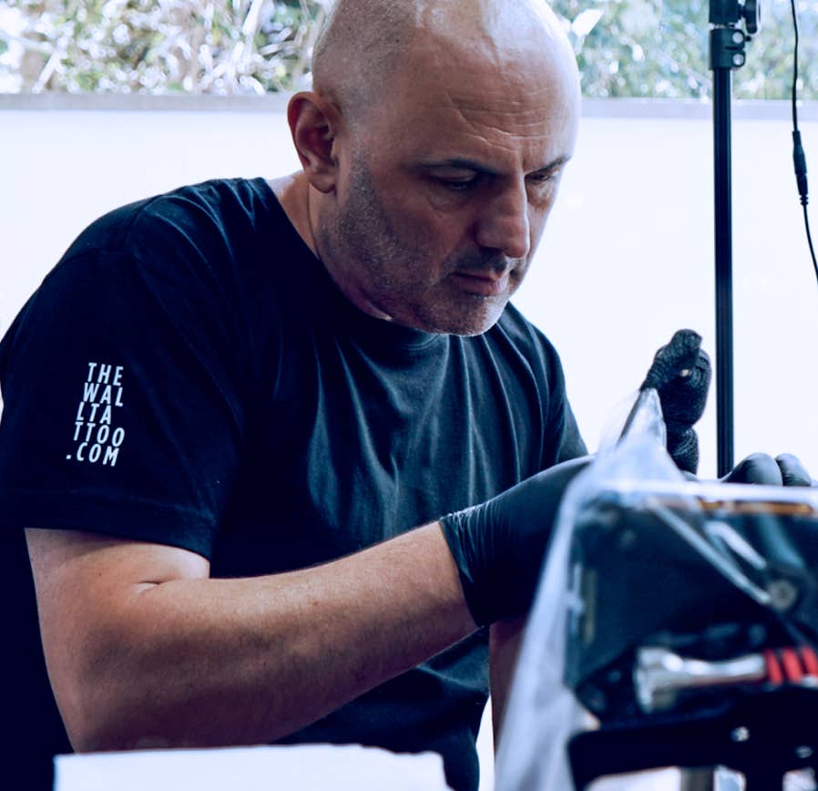 THE WALL TATTOO | Stey Santos